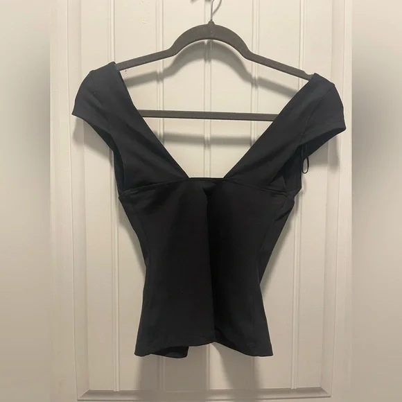 Intimately Free People
Womens size XS 
NWT 

Elegant Black Women's Top - Picture 2 of 3